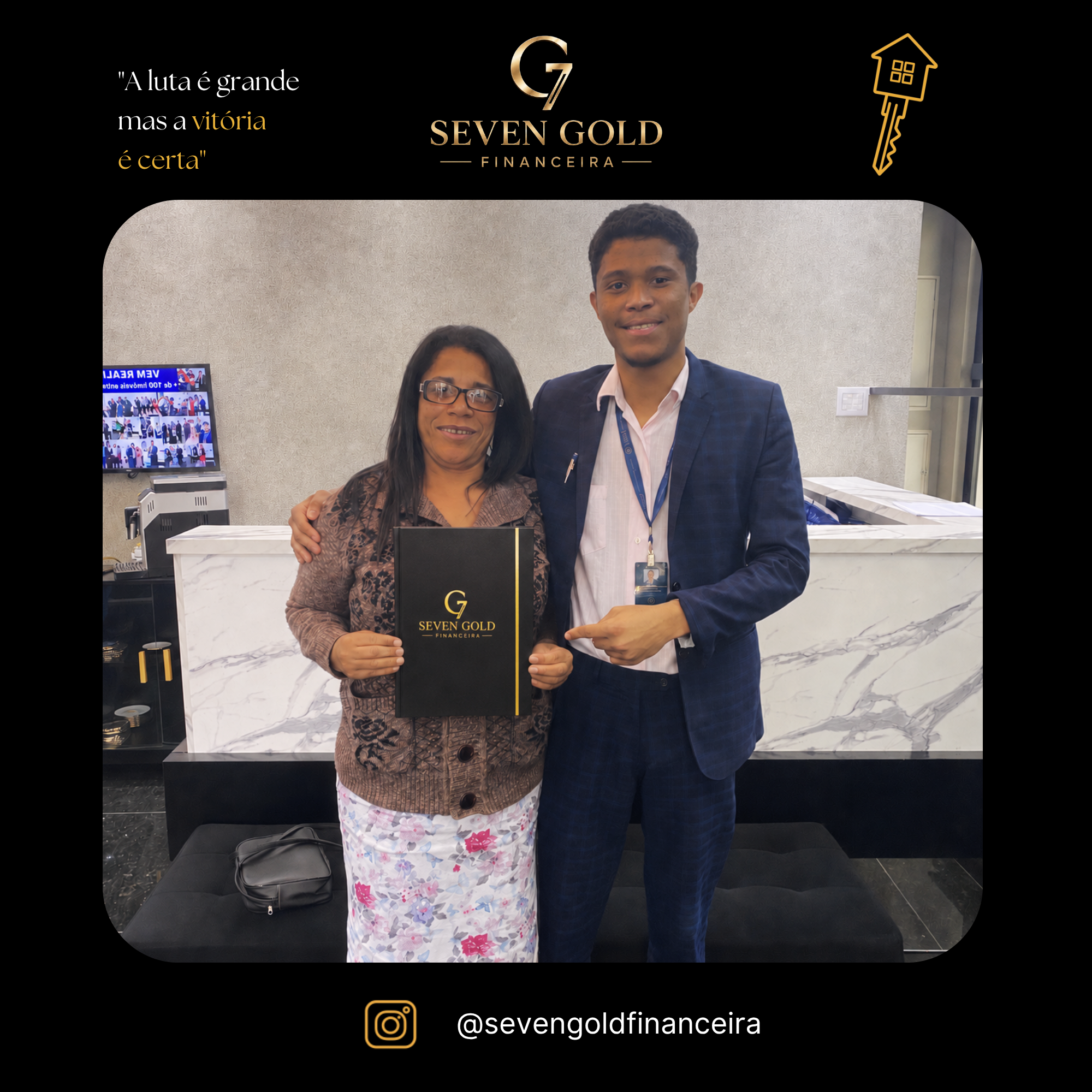 Cliente celebrando sua conquista com a Seven Gold