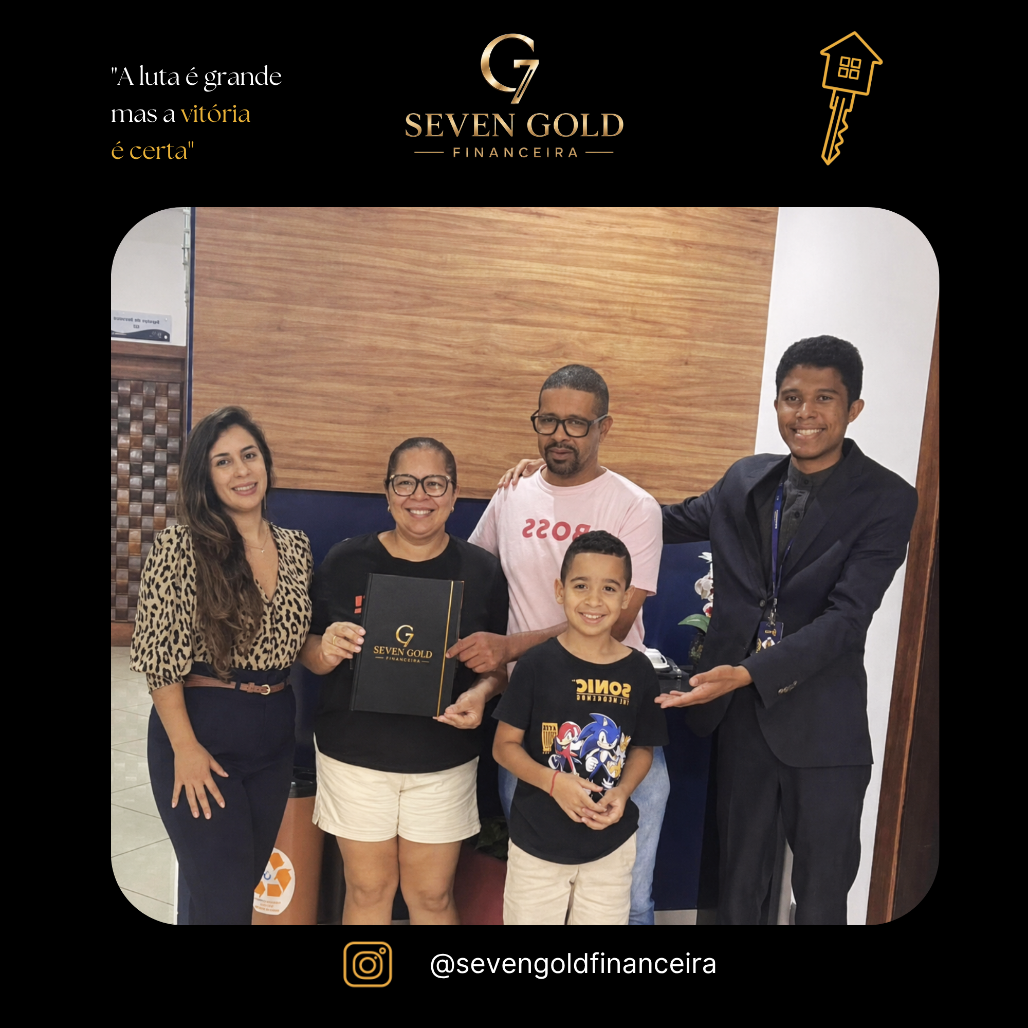 Família 18 celebrando sua conquista com a Seven Gold