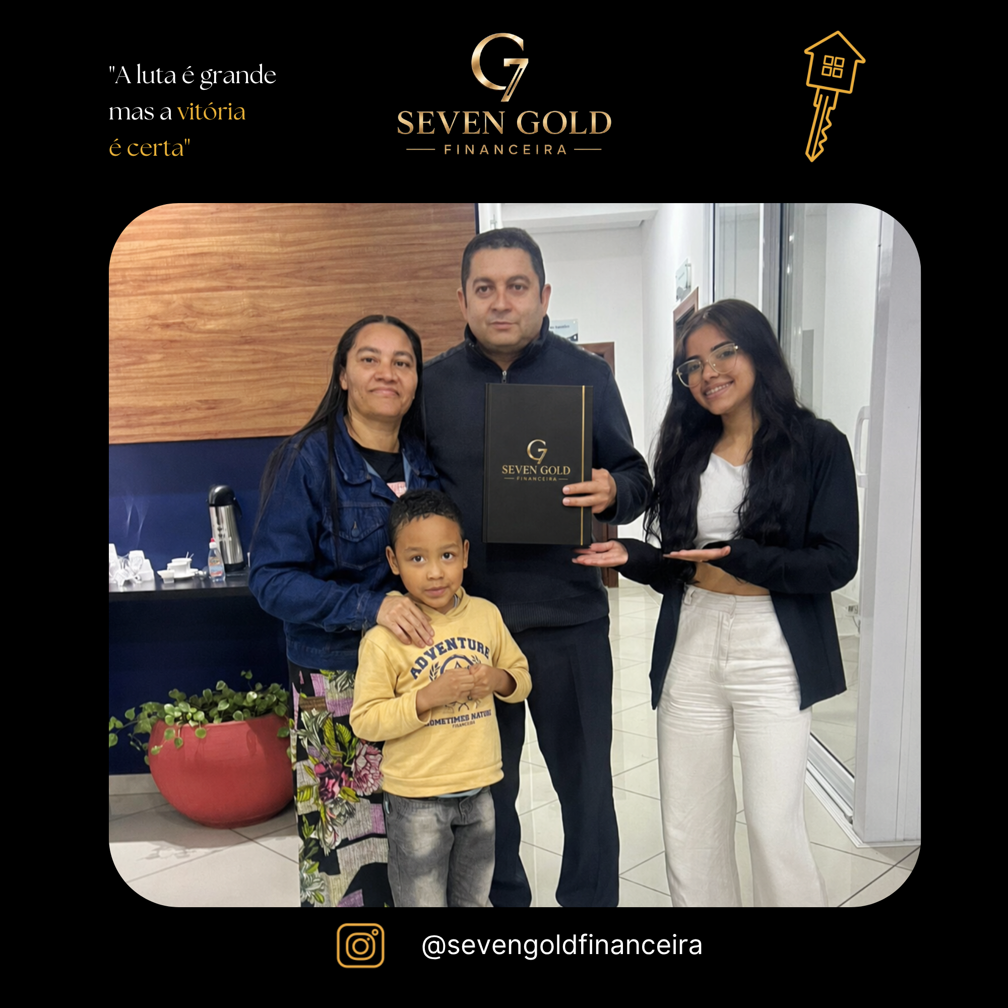 Família 35 celebrando sua conquista com a Seven Gold